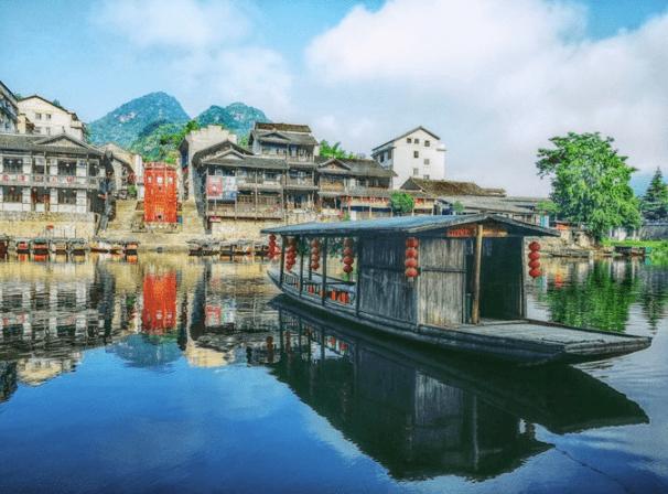 逃离森林湖畔